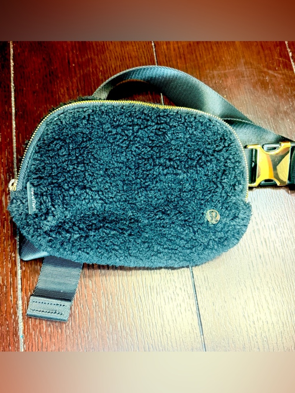 lululemon Everywhere Belt Bag Fleece 1L - Black with Gold Hardware